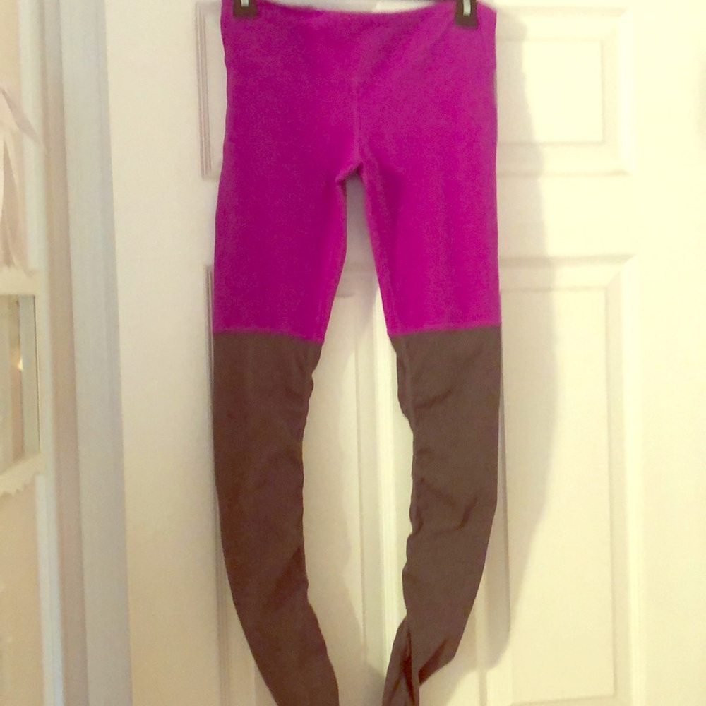 fuschia/gray Alo goddess legging size XS like new